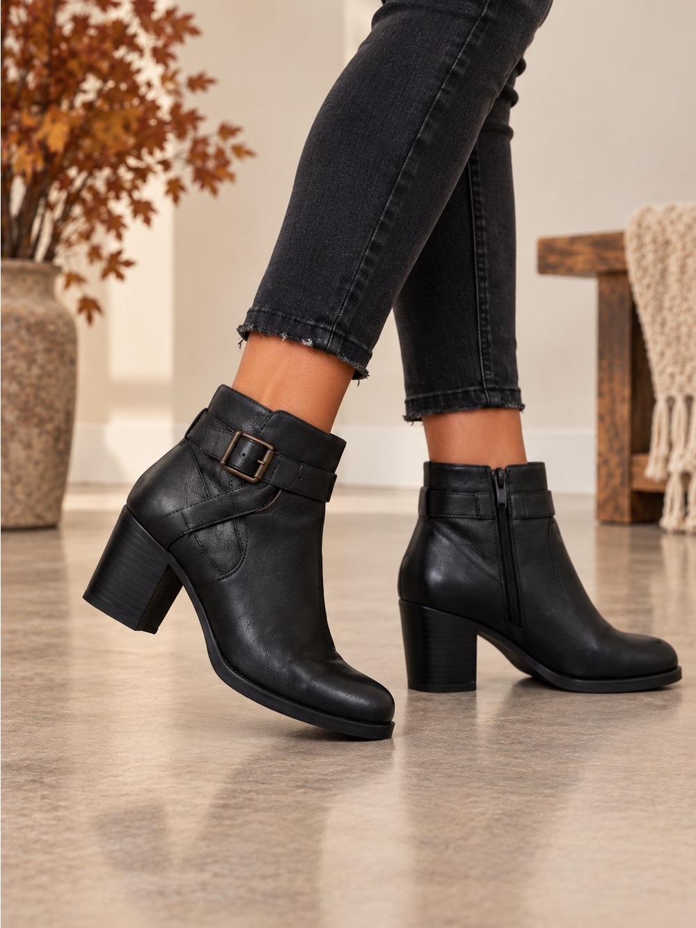 b.o.c. Born Black Leather Buckle Ankle Boots Block Heel | Women’s 7.5
